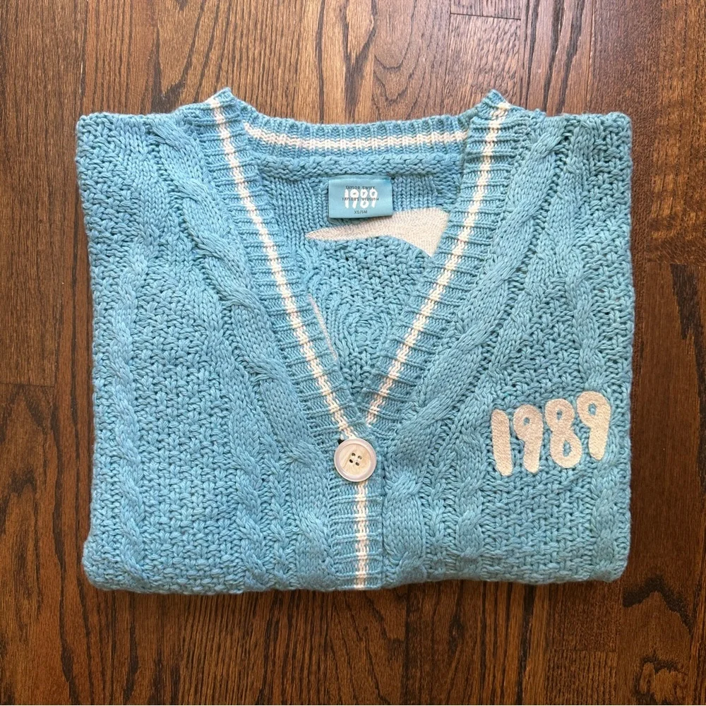 TS 1989 Cardigan - Picture 10 of 16